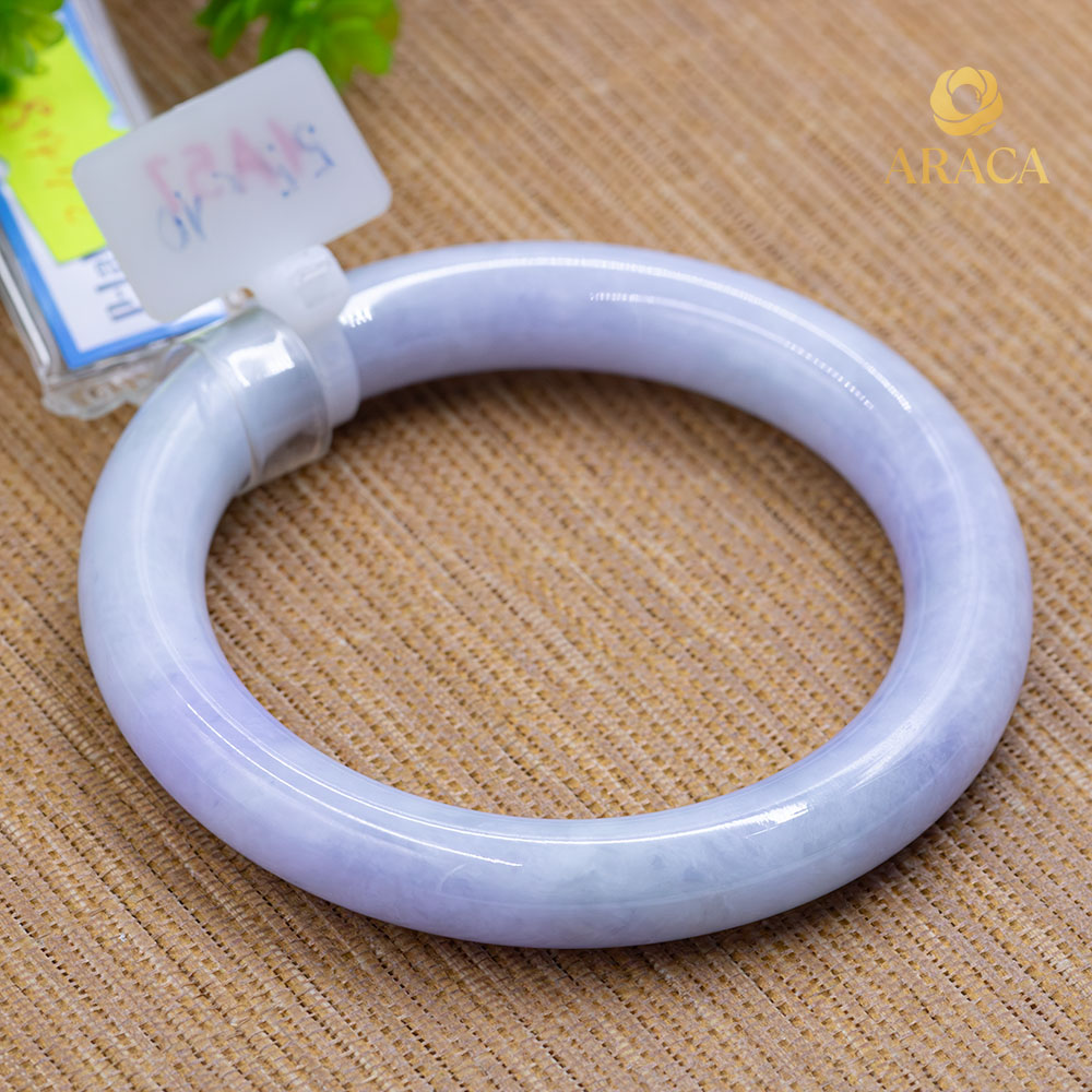 Vòng Đá Ngọc Cẩm Thạch: 7 Giá Trị Khiến Loại Trang Sức Này Được Yêu Thích Lâu Dài 3 - araca.vn