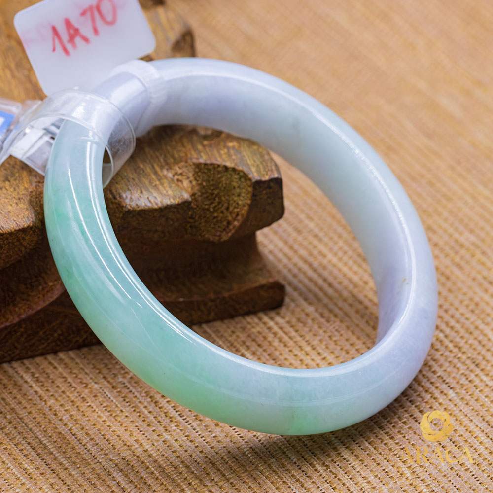 Vòng Đá Ngọc Cẩm Thạch: 7 Giá Trị Khiến Loại Trang Sức Này Được Yêu Thích Lâu Dài 1 - araca.vn