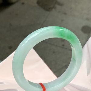 Vòng Ngọc Phỉ Thuý Type A Bạch Đới Thanh Điểm Xanh Lý NI 54 7 - araca.vn