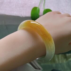 đeo Vòng Ngọc Phỉ Thuý A Kim Hoàng Phỉ hợp mệnh thổ