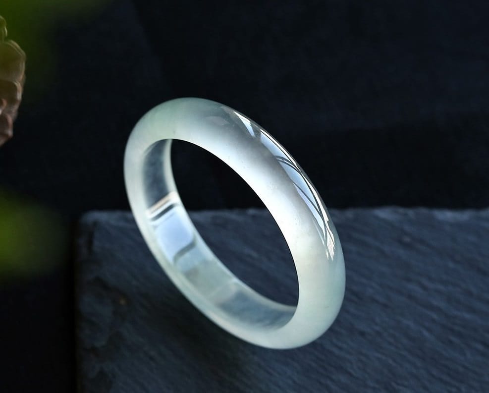 6 Tầng Giá Trị Của Phỉ Thúy Lão Khanh Chủng – Không Chỉ Là Trang Sức Mà Còn Là Phong Thủy - araca.vn