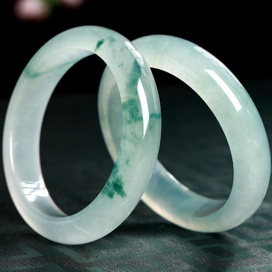Ngọc cẩm thạch có chứng thư giám định