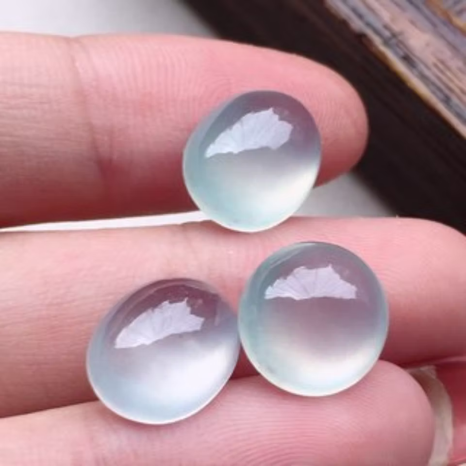 6 Tầng Giá Trị Của Phỉ Thúy Lão Khanh Chủng – Không Chỉ Là Trang Sức Mà Còn Là Phong Thủy 2 - araca.vn